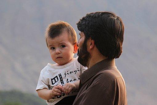 老一輩育兒方式總有你還在用的