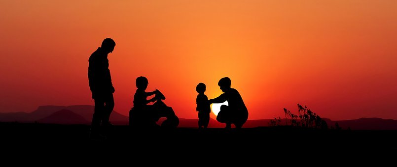 2)了解詩人(投影詩人簡介)