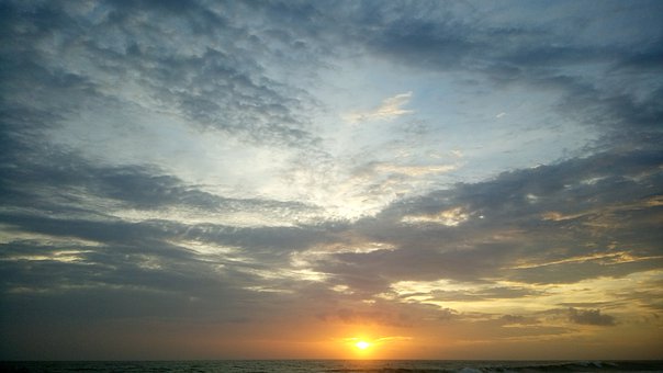 家長(zhǎng)課堂:教孩子自我保護(hù)比防范重要