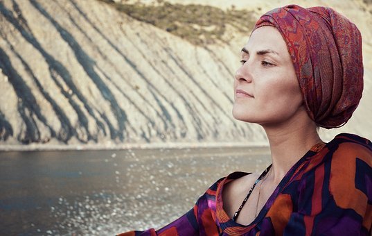 �ഺ��Ů�����x�ҳ��ߣ����L�����������c�Pע