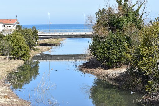 孩子叛逆期不想上學怎么管教最合適