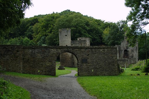 ���������ڵ��к����ȥ��ͨ