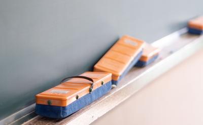 構(gòu)成羥基的O和H只有兩個。因此H3PO3是二元...