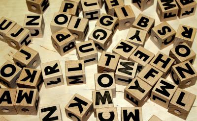 觀察、交流寫好生字的關(guān)鍵點(diǎn),學(xué)生練習(xí)時(shí)教...