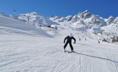 《一千零一夜》(少兒注音彩圖版)以其引人入...