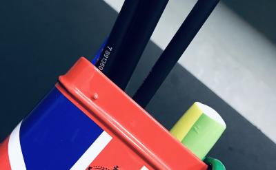 孩子的書桌上應盡量避免放置那些容易分散注...