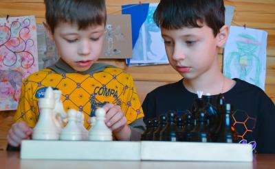 其實,這極其不利于孩子的情感的表達和情緒...