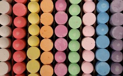 3. 多給予孩子關(guān)愛和援手