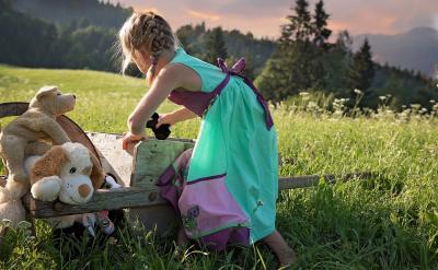 函數和方程在高中數學中是非常重要的兩個概...