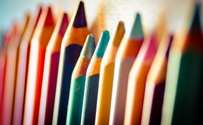 考場上會來回督促同學們進行檢查。個別同學...