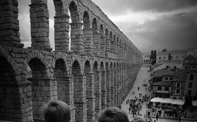 誤區四:將責任推給“全托”,忽視家庭的...