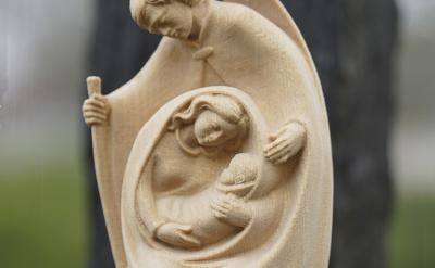 一個(gè)物體在水平面上受到方向不變的拉力作...