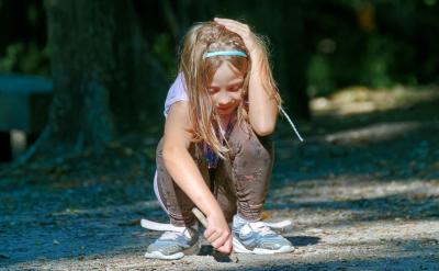 首先我們從車(chē)子內(nèi)部開(kāi)始清洗,最后清洗外部...