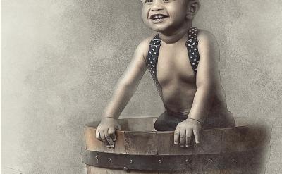 有的歌頌了勞動人民幸福美好的生活,如 “...