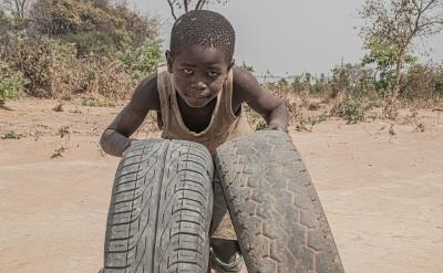 �W����������