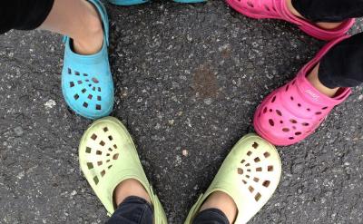 舉個例子,假如你住的小區連續被盜,人人惶...