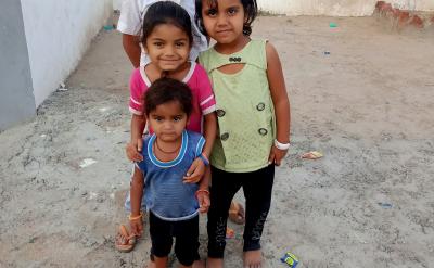 �������W�W������